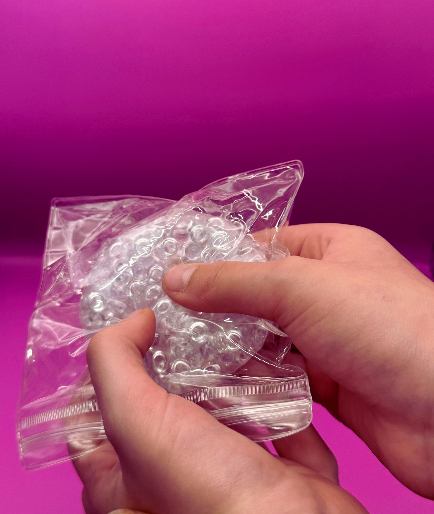 Squishy Knetball mit transparenten Perlen