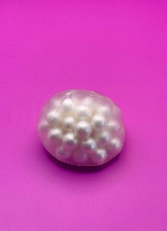 Squishy Knetball mit weißen Perlen